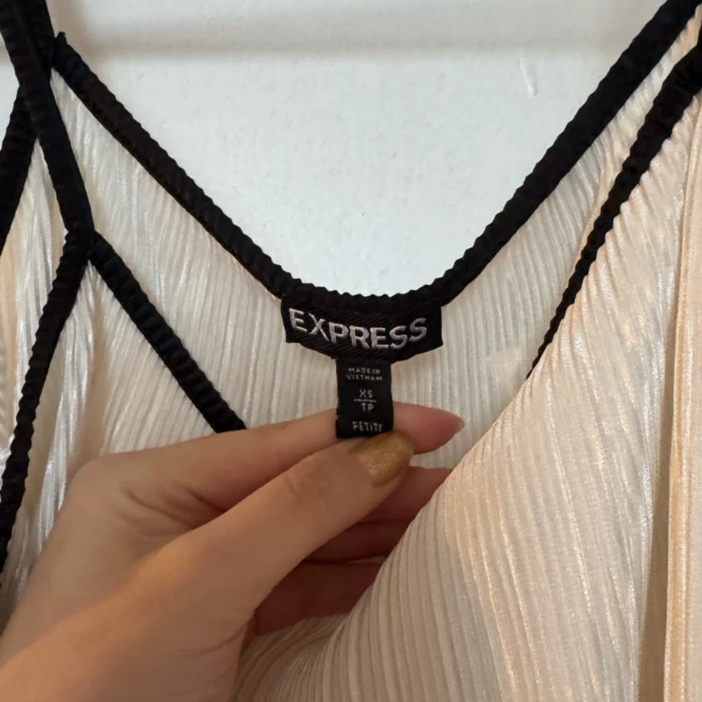 Express White Top - Picture 3 of 3